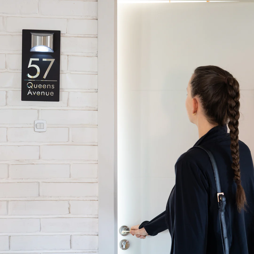 TheHiddenGoods™ Personalized Solar-Powered Modern House Plaque